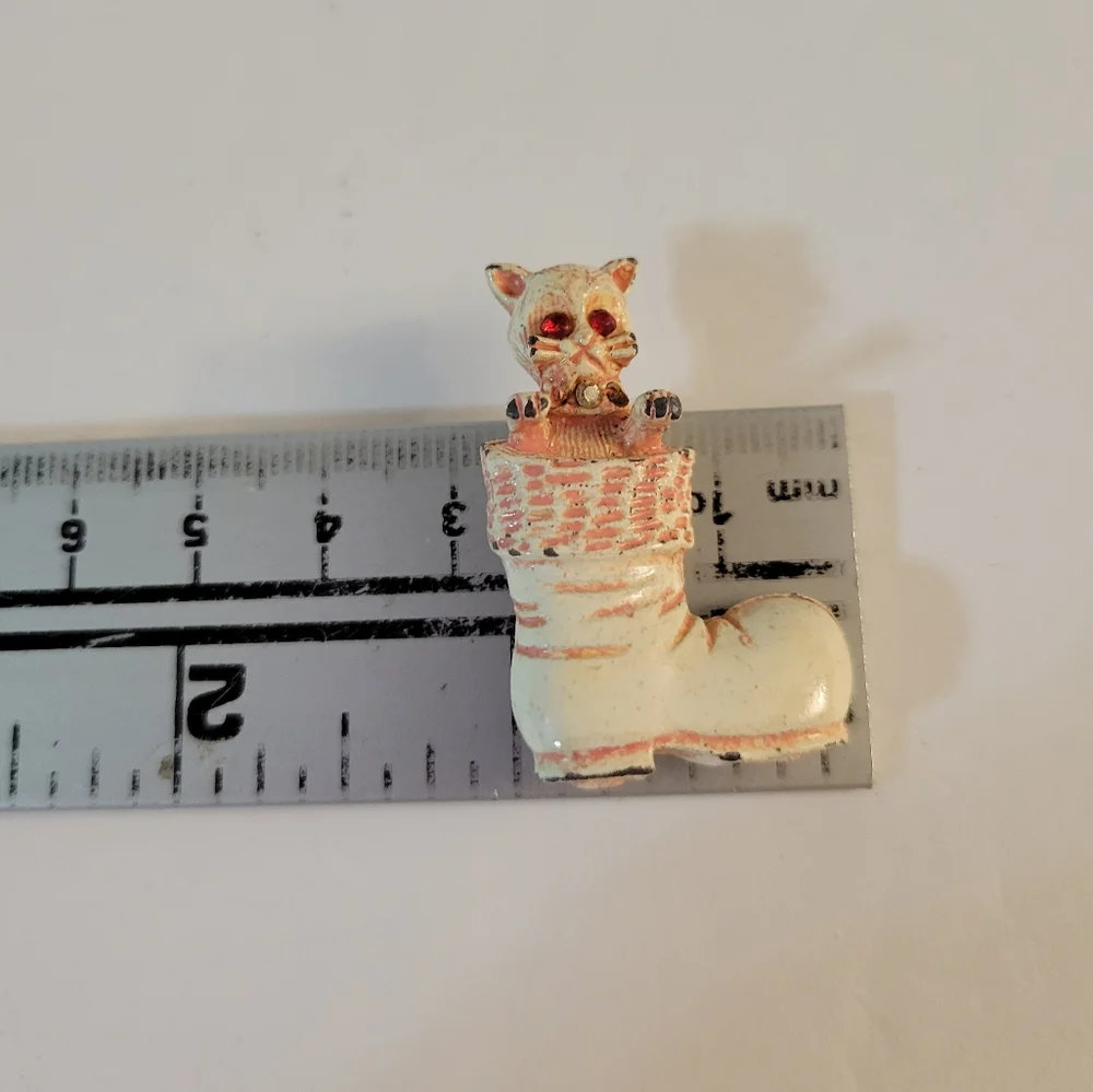 Vintage Enameled Cat In Boot Brooch